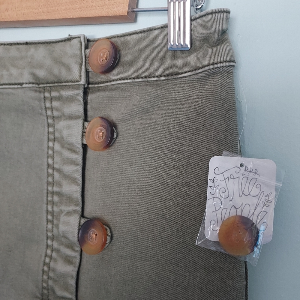 Free People Olive Khaki Mini Skirt Size 4 NEW NWT Boho  Little Daisies Buttons - Picture 3 of 11